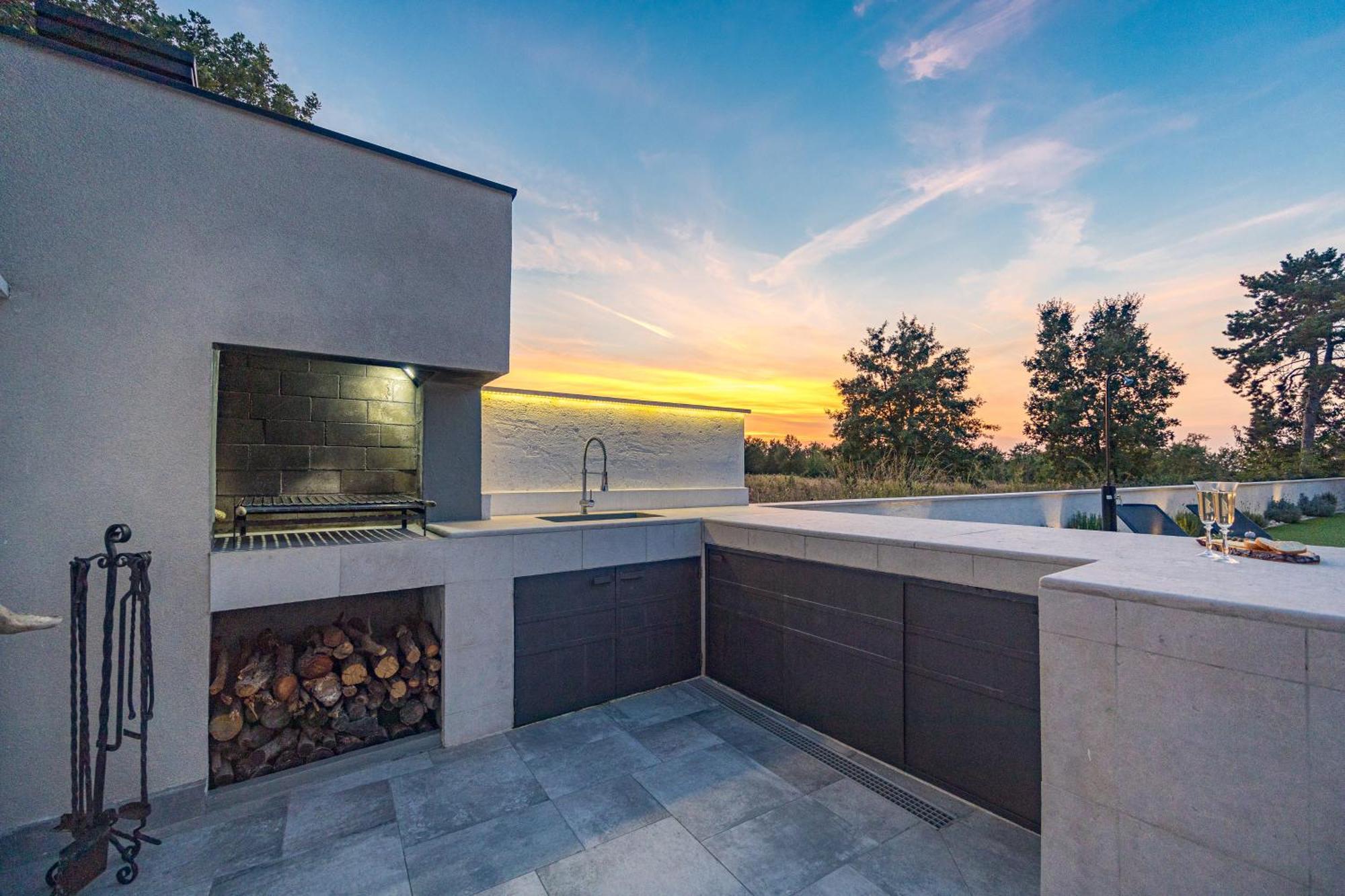 Special Offer! New Luxury Apartment With Pool, Fitness, Outdoor Bar&Grill Buje Exterior photo