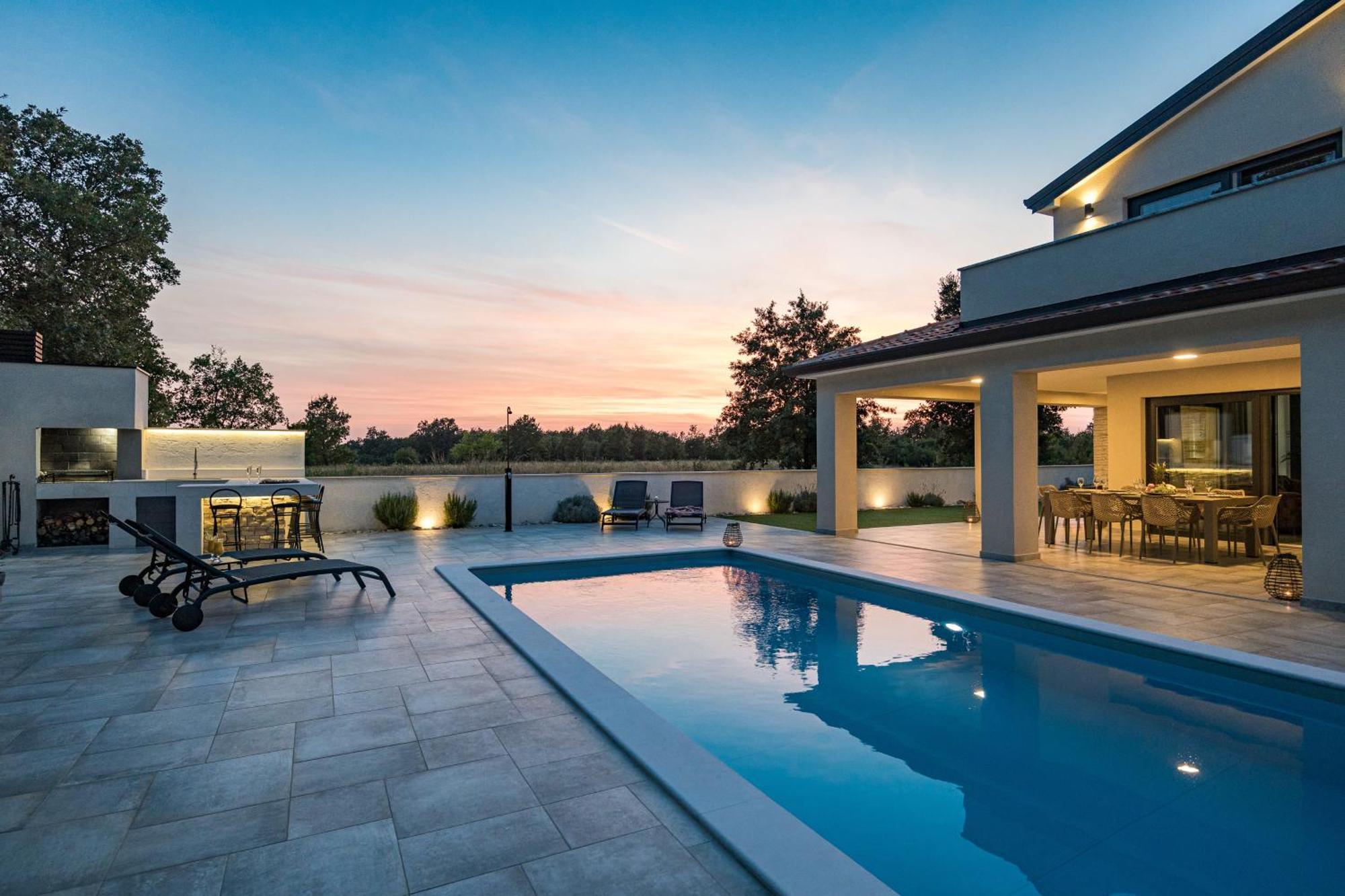 Special Offer! New Luxury Apartment With Pool, Fitness, Outdoor Bar&Grill Buje Exterior photo