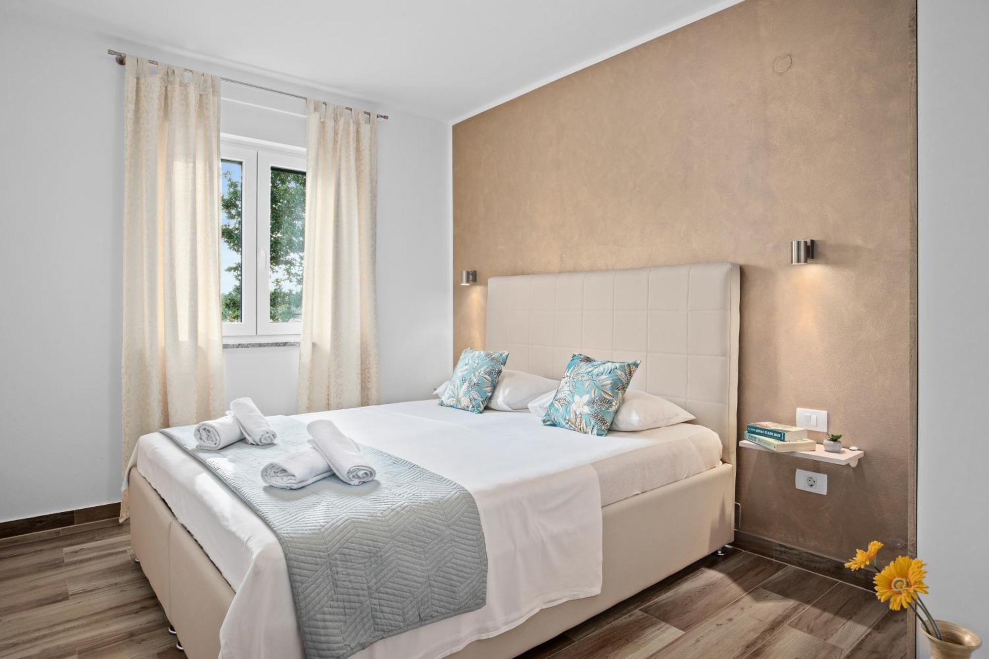 Special Offer! New Luxury Apartment With Pool, Fitness, Outdoor Bar&Grill Buje Exterior photo