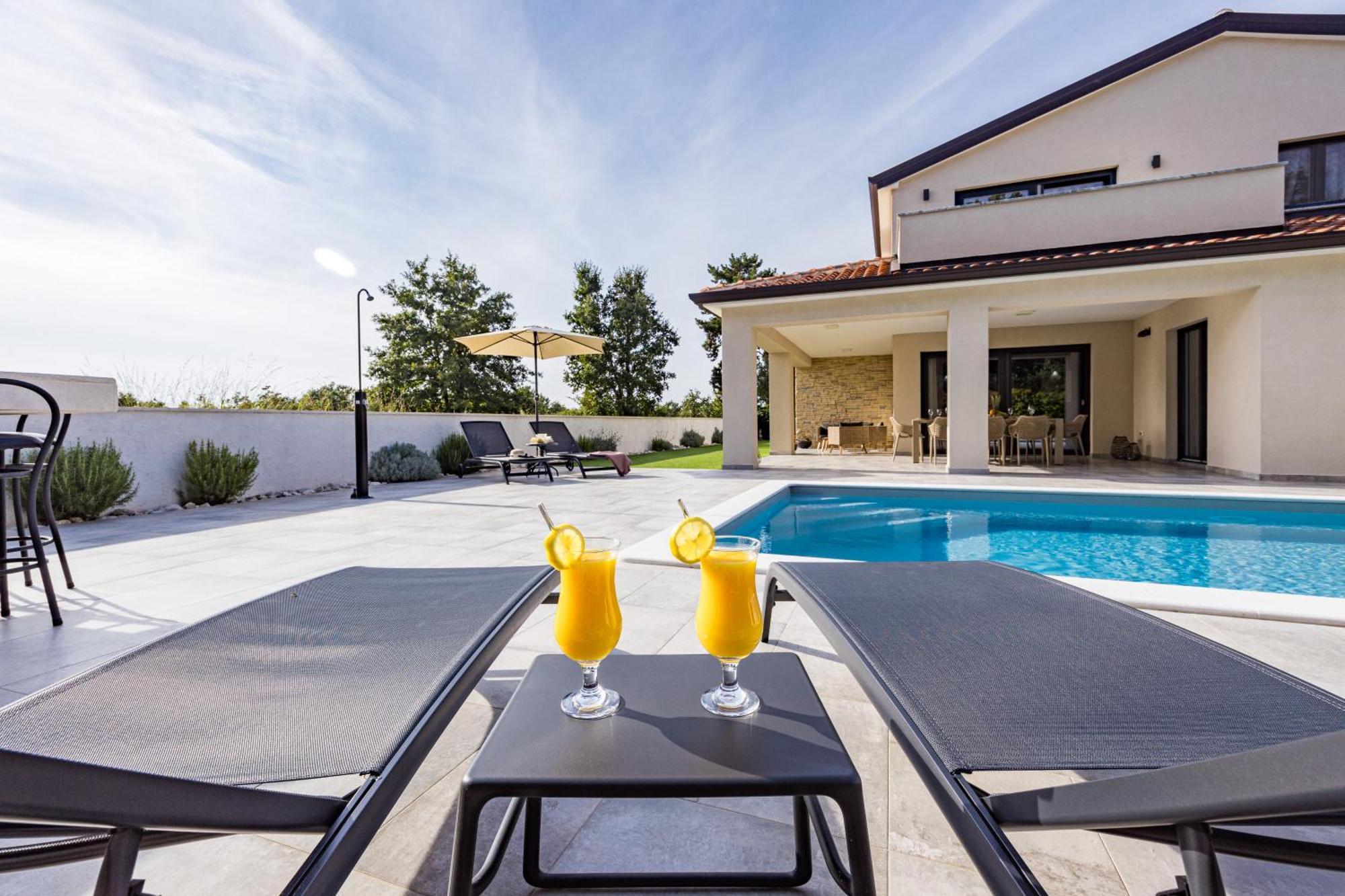 Special Offer! New Luxury Apartment With Pool, Fitness, Outdoor Bar&Grill Buje Exterior photo